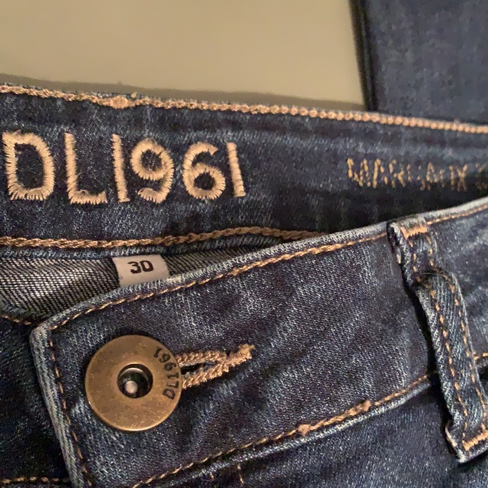 DL1961 Jeans - Picture 8 of 9